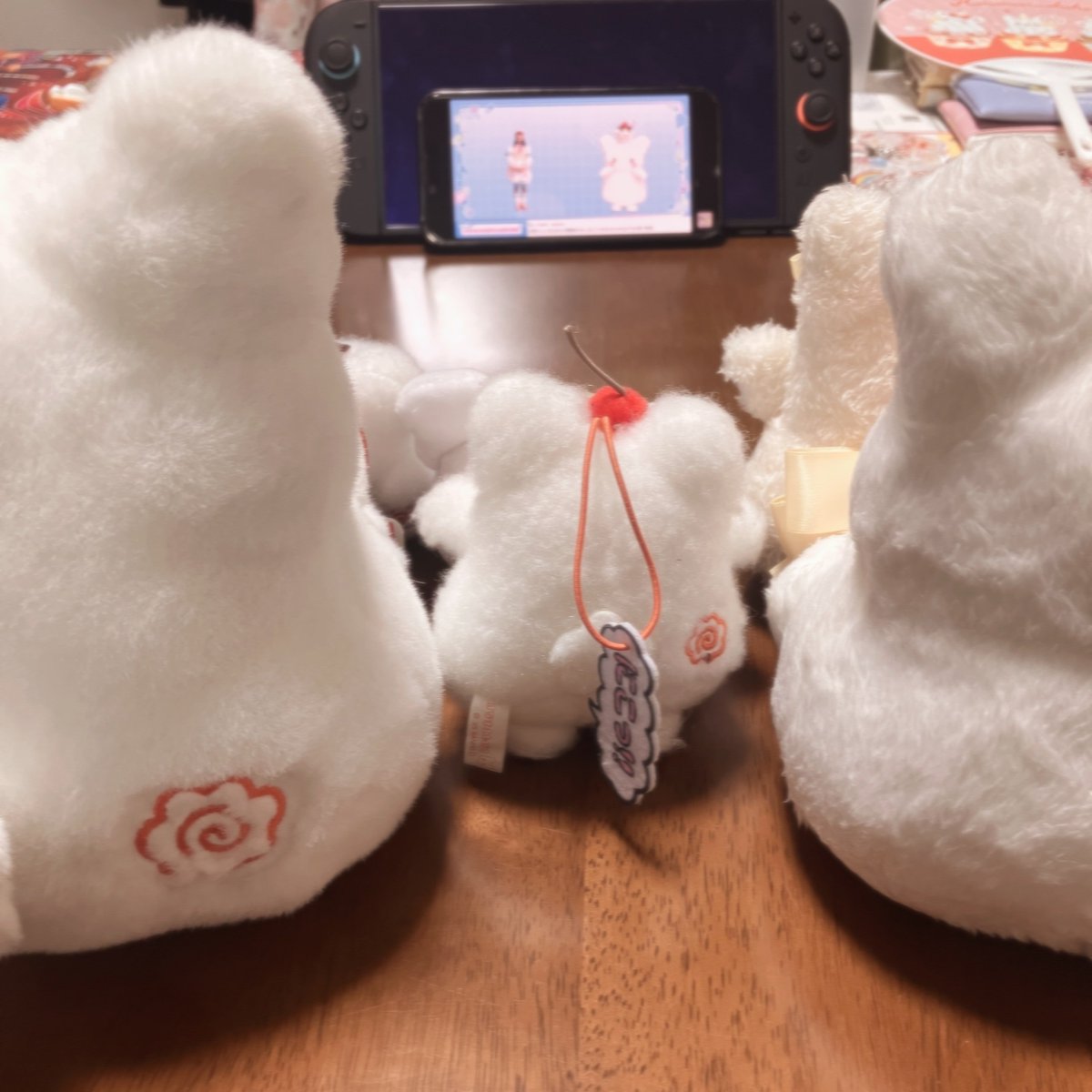 chiaaaa_o0's tweet photo. ☁︎  💮💯
𓂃𓈒𓏸︎︎︎︎

 #はなまるおばけのお便り配信
旦那の手によって、まるまるとスマホがセッティングされていたので、ぬいに囲まれて視聴しました ☺︎

まるまる・まるん・ここまるも可愛かった❕
お誕生日までもうすぐだね❕
素敵な時間をありがとう〜 ᐡ ̳ᴗ ̫ ᴗ ̳ᐡ https://t.co/O9Fdw9EBuE