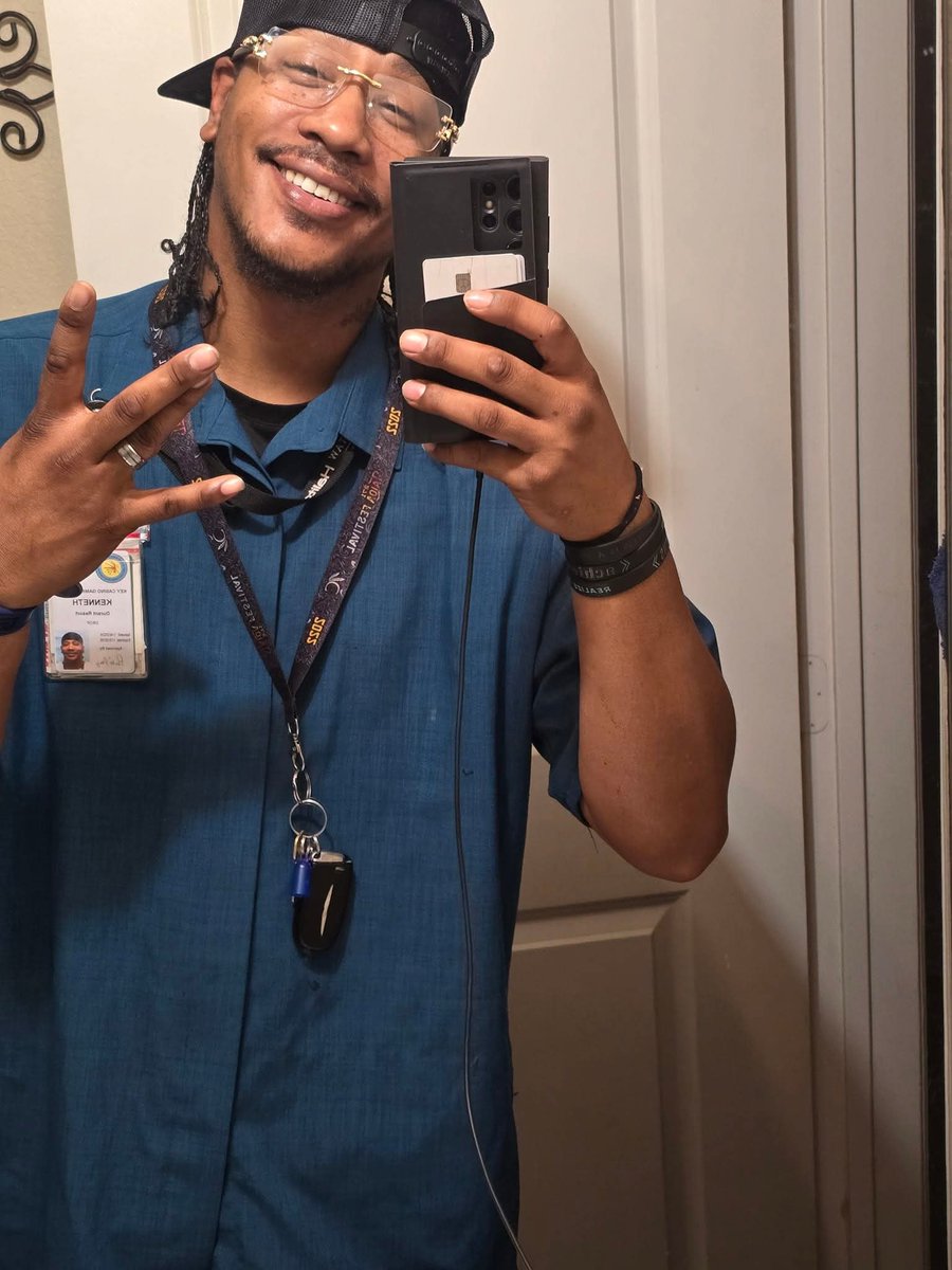 KennyHa20052307's tweet photo. Feel like I look pretty decent to be 37 going on 38. What yall think? https://t.co/DjHlotxYOh