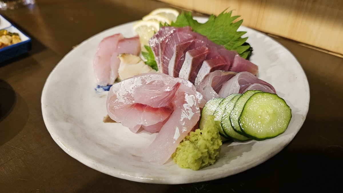 AShimady's tweet photo. 先日、酒とお肴が美味しいお店に行ってきた。2枚目の海老のしんじょは発狂するレベルで美味しい https://t.co/YZ7qqwqhyZ