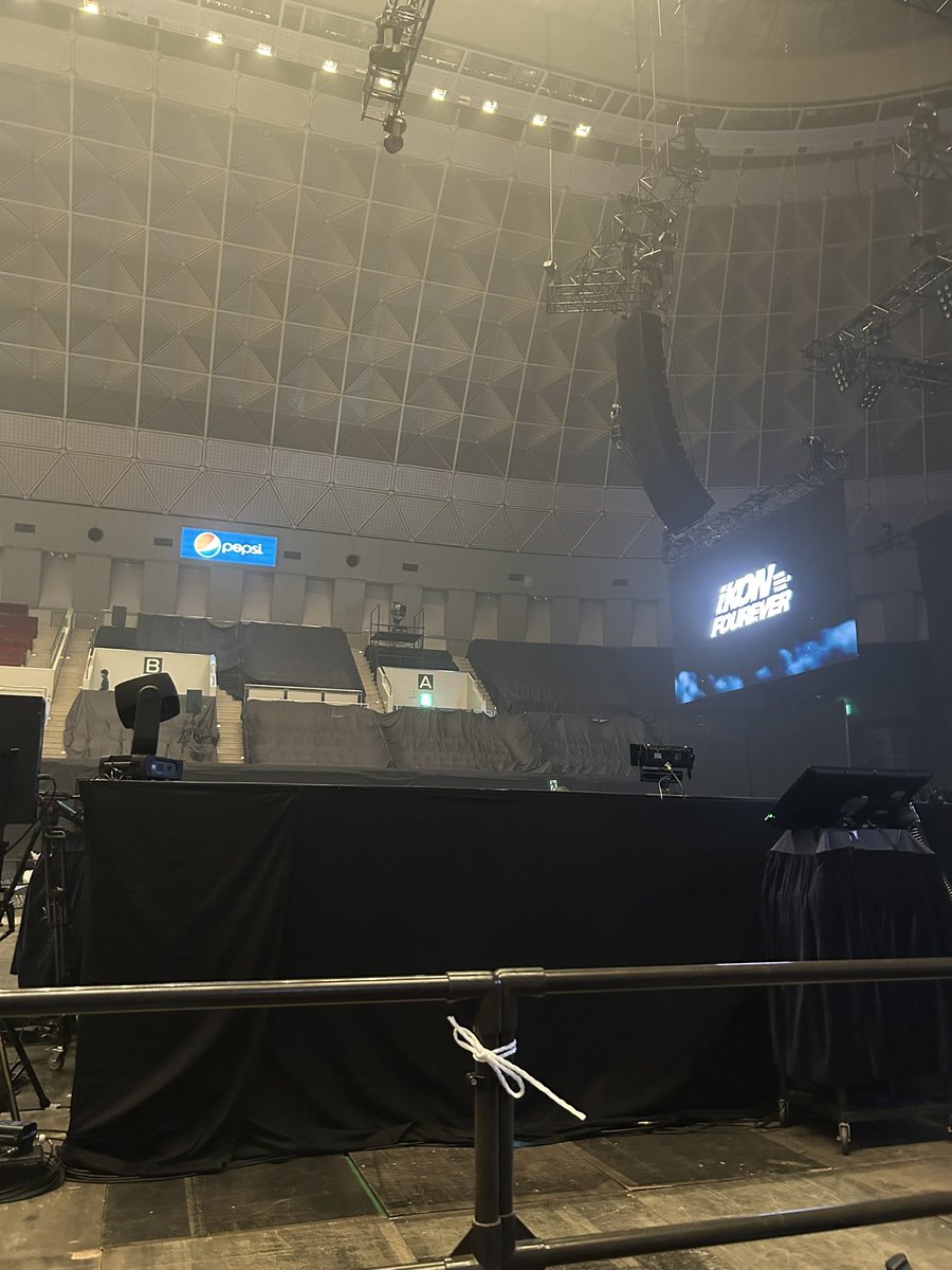 rena_2781's tweet photo. 2日目も幸せすぎた🥹
センステ横みんなの顔がほんとによく見えてかっこよすぎた、、やっぱ歌って踊ってる姿見るのが1番好きだなぁ
ふこちゃんほんとに2日間ありがとう😭出会えてよかったジナンに感謝。連番できるなんて幸せ(´ᵕ̩̩ ᵕ̩̩`) また行こう😽@_o8_fuko_ 
#iKON #iKON_FOREVER_TOUR https://t.co/qjUiLJcmOi