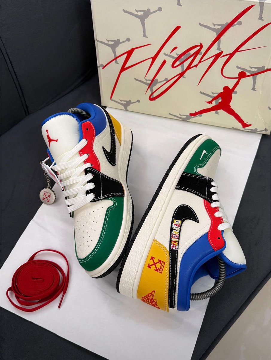 footcasehq's tweet photo. The Air Jordan 1 is one of the most influential sneaker silhouettes ever created. Its simple design has inspired countless collaborations, custom concepts, and colourways over the years, making it a timeless favourite among sneaker enthusiasts. https://t.co/4nb7eZlSW9