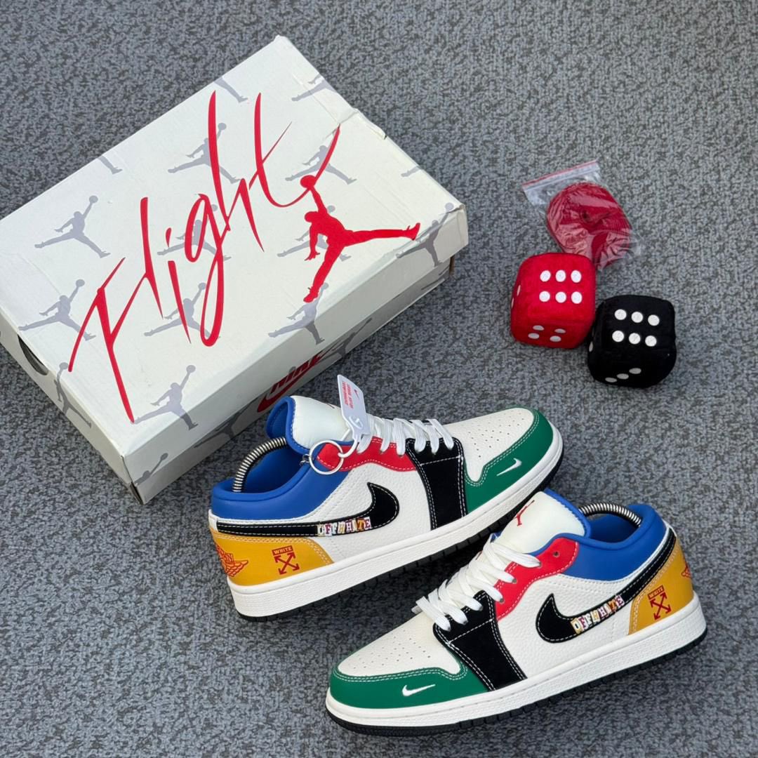 footcasehq's tweet photo. The Air Jordan 1 is one of the most influential sneaker silhouettes ever created. Its simple design has inspired countless collaborations, custom concepts, and colourways over the years, making it a timeless favourite among sneaker enthusiasts. https://t.co/4nb7eZlSW9