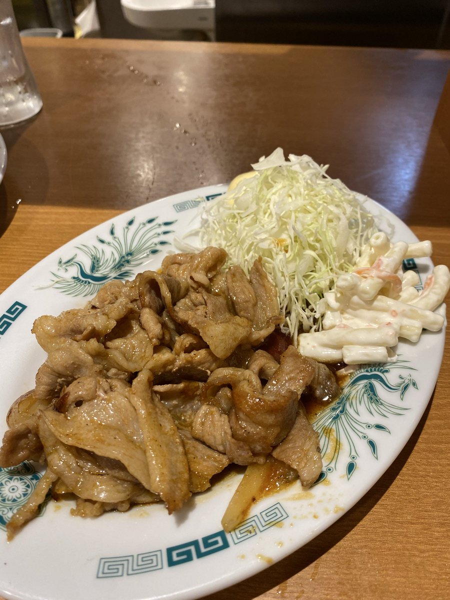 donki_jr's tweet photo. フードもドリンクも落ち着いてきたようだ🍥
〆は何食べよっかなぁ〜 https://t.co/eQ1f5QII93