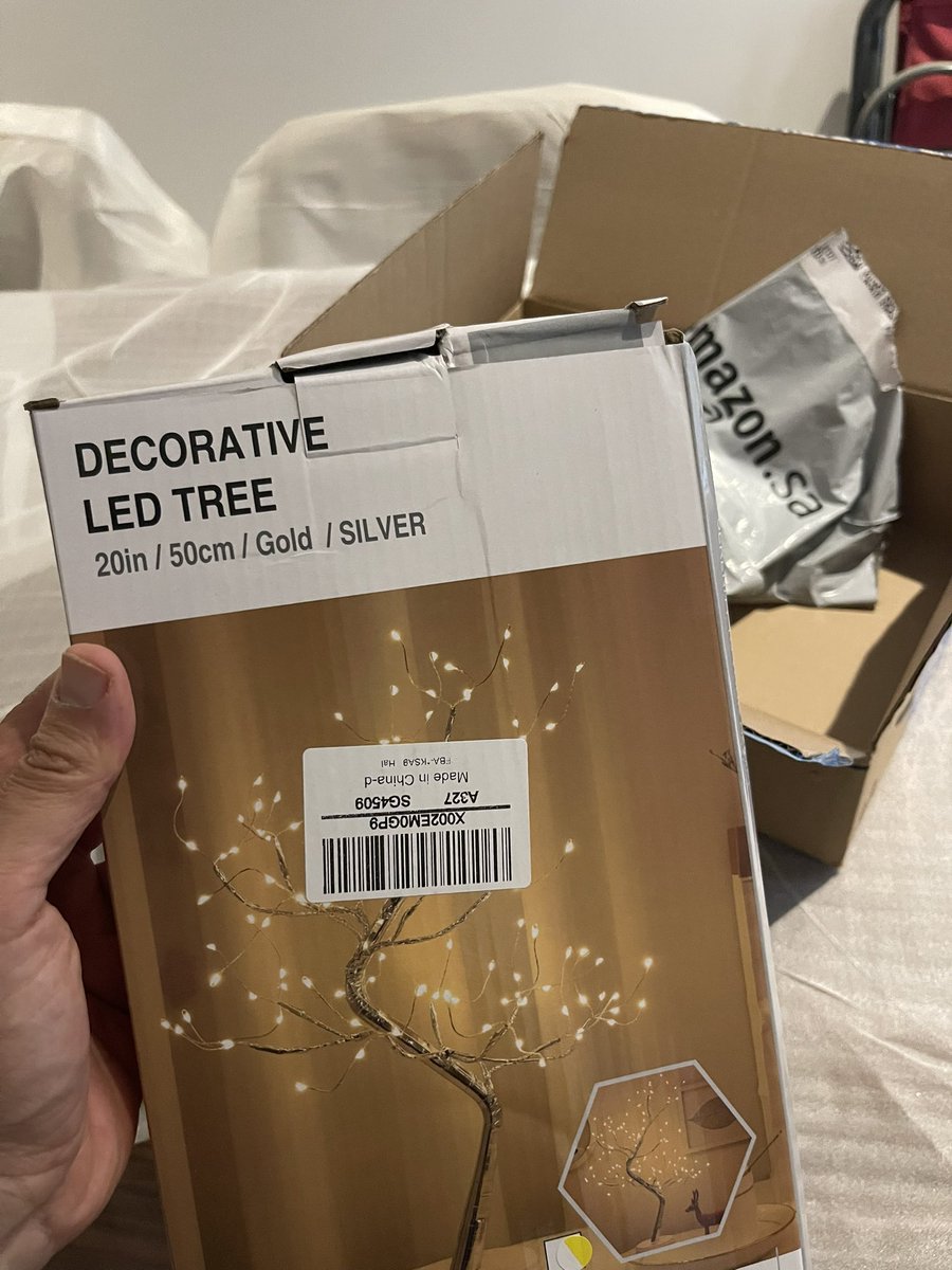 FAHADMALDOSARY's tweet photo. @amazon 

I received the perfume in an opened and used condition. Additionally, the lighting item’s box was damaged. Is this acceptable? https://t.co/fNl6yiCALk