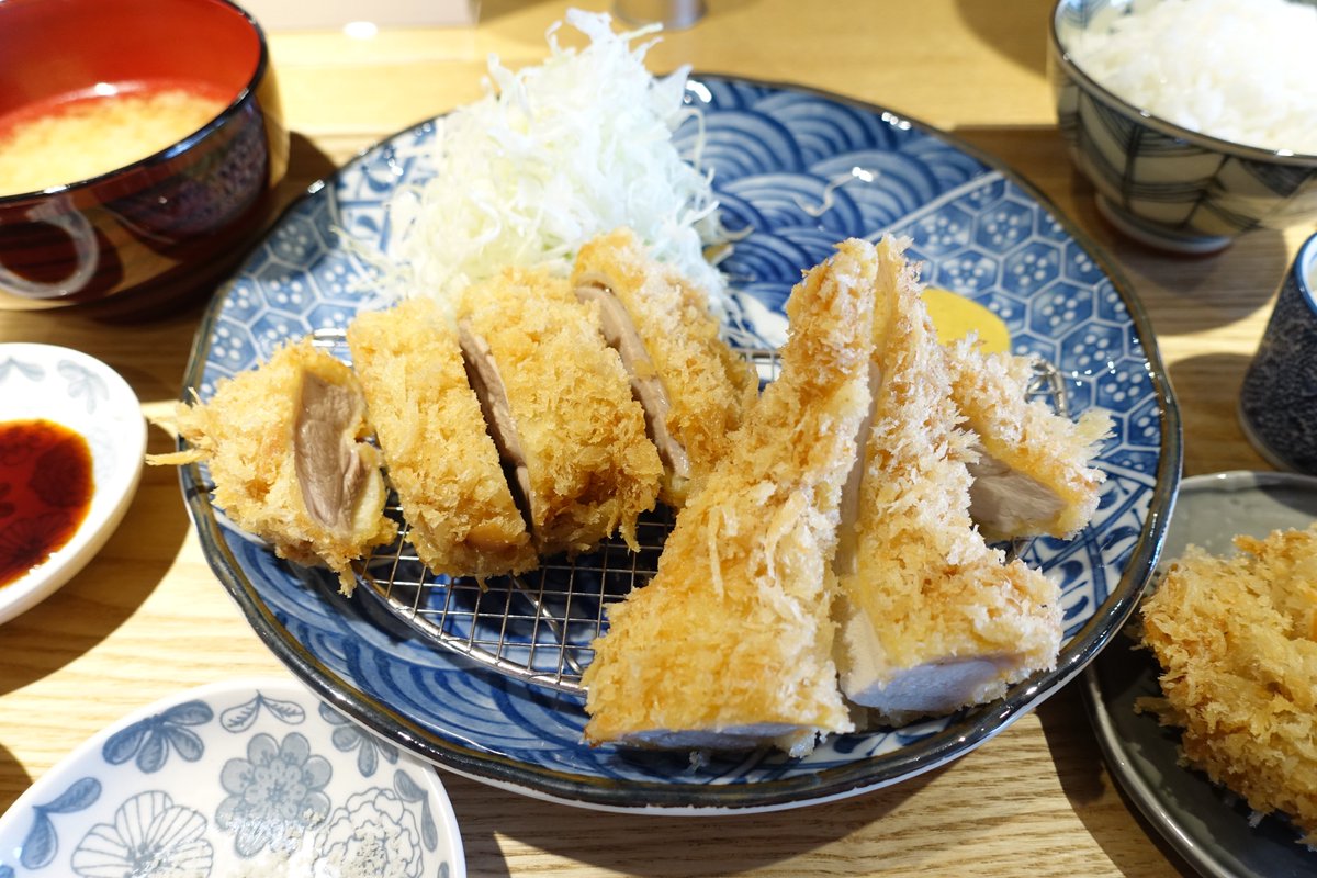 rakusyoku's tweet photo. 外苑前のとんかつ七井戸さんでいただいた天城軍鶏チキンかつ定食＋単品チキンカツ。
個人的ランキング№１のチキンカツ、今回も最高でした😆
#とんかつ七井戸　#チキンカツ https://t.co/e7Ln5C7vV6