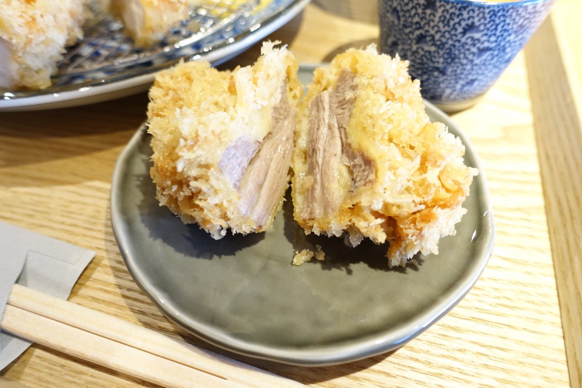 rakusyoku's tweet photo. 外苑前のとんかつ七井戸さんでいただいた天城軍鶏チキンかつ定食＋単品チキンカツ。
個人的ランキング№１のチキンカツ、今回も最高でした😆
#とんかつ七井戸　#チキンカツ https://t.co/e7Ln5C7vV6