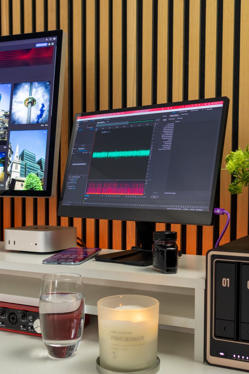 espressodisplay's tweet photo. Desk side or on the go... the espresso Pro is looking very sharp with @Dtalkingtech and a new studio setup.

David runs a brilliant YouTube channel on all things @Apple, Mac, iPhone, Mac Mini etc.

Check it out! https://t.co/Qvmk3WI6Tb https://t.co/LlkVgfh52s