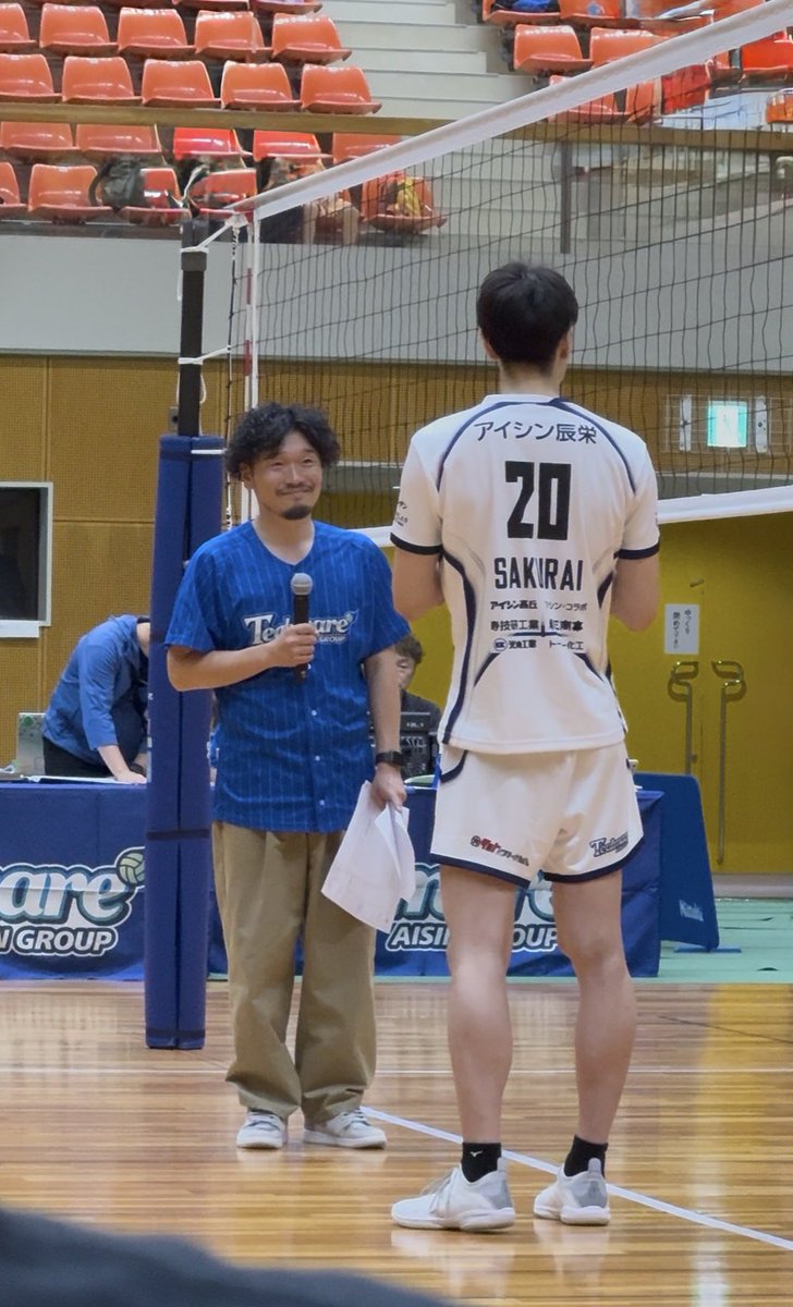 hapi39fu's tweet photo. #アイシンティルマーレ碧南 
アリーナMC  #市川智也 さん
🔵プレシーズンマッチ🏐
市川さんの応援の声とファンのみなさんの応援の声とクラップ👏でチームを全力で後押し🔥 応援の声は選手のみなさんに届くんだなぁって改めて感じました🙌
市川さんの＼VAI!TEALMARE!／の声が会場に響いてました✨️ https://t.co/1Q5OE7LMnj