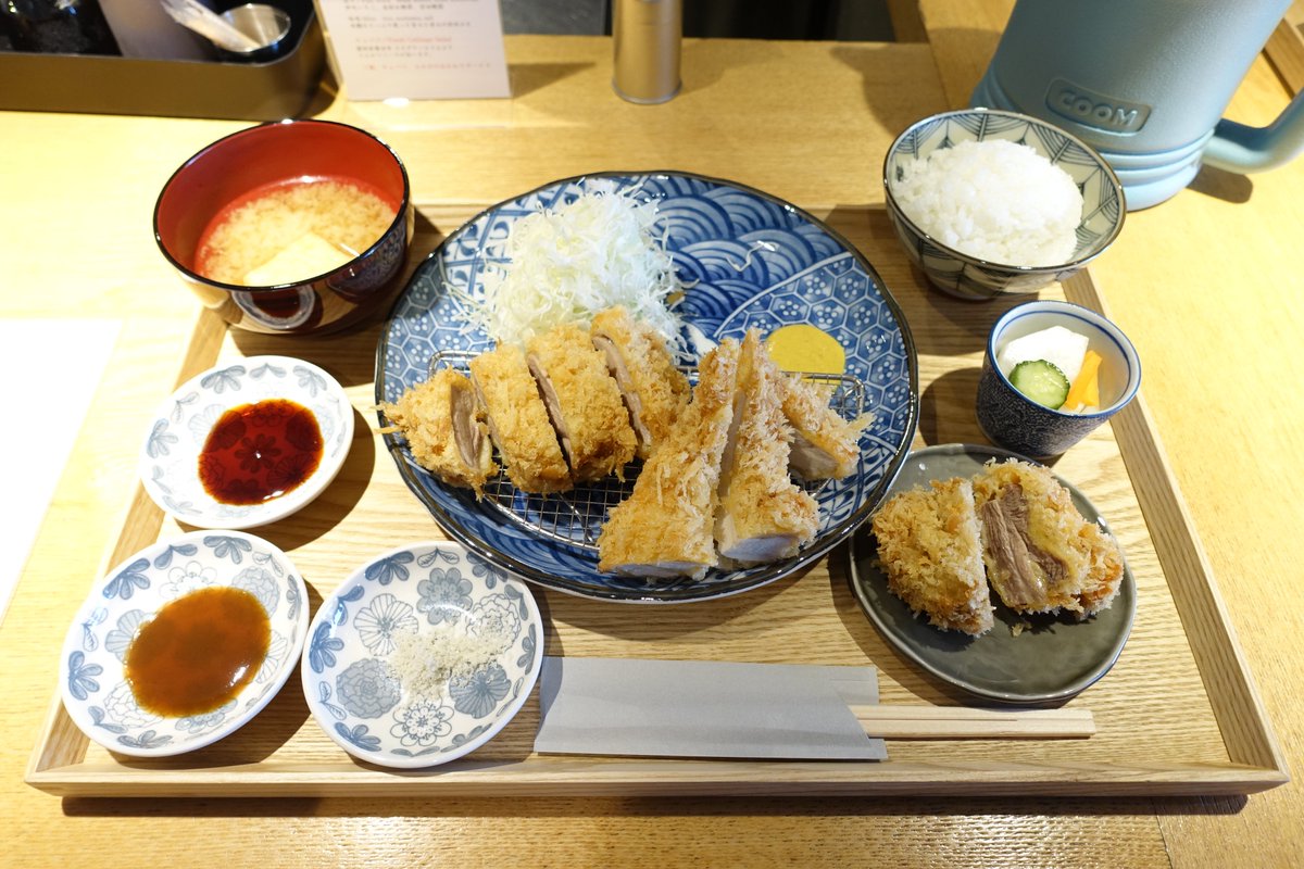 rakusyoku's tweet photo. 外苑前のとんかつ七井戸さんでいただいた天城軍鶏チキンかつ定食＋単品チキンカツ。
個人的ランキング№１のチキンカツ、今回も最高でした😆
#とんかつ七井戸　#チキンカツ https://t.co/e7Ln5C7vV6