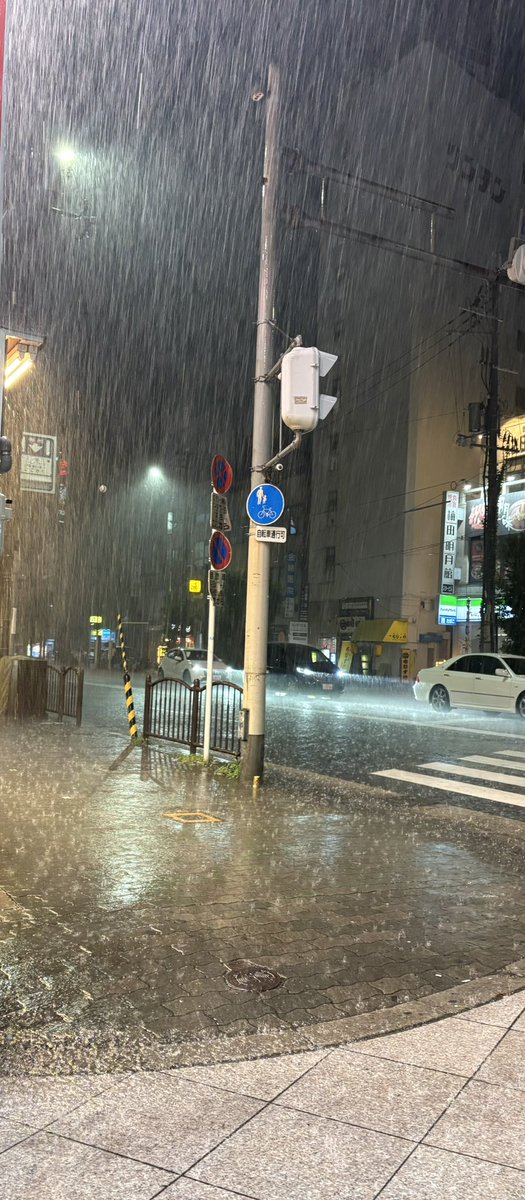 sentar0221's tweet photo. 雨えっぐい！！ https://t.co/5yYUJtDCe4