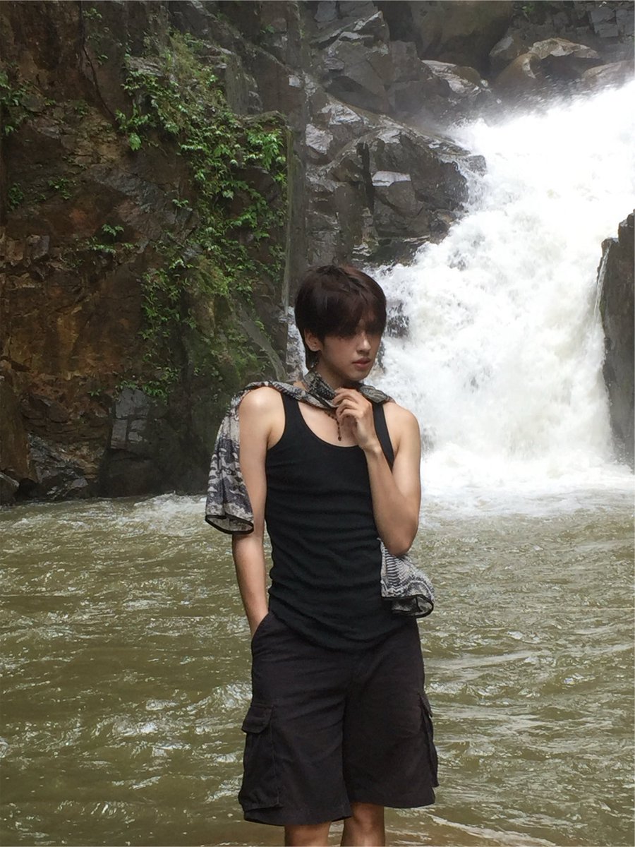 nitijumpp's tweet photo. ⛰️🦦 https://t.co/yQf399Udim