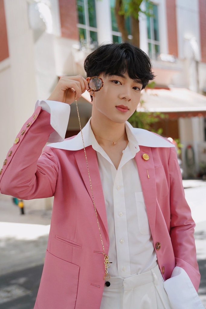 woainewofficial's tweet photo. หรือว่าจะเป็น

เปิดตัวออลแบล็ก 🖤                เพลงจริงฟอลอินเลิ้บ 🩷

เดาทางไม่ถูกเลยยย~

NUNEW INVESTIGATION
#NuNew7thSingle

— @CwrNew ♡ #NuNew https://t.co/ip96zYWpCu