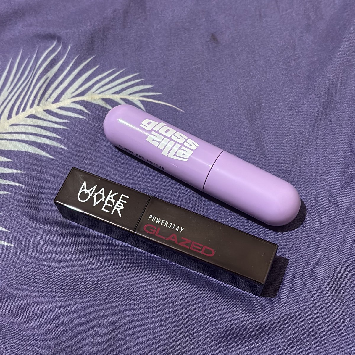 sabrinstore's tweet photo. wts / want to sell

• preloved make over powerstay lip glazed shade D07 hallway
💰65k
• preloved emina glosszilla lip jelly vinyl shade 01 redwood remix
💰30k

22nya baru dipake 1x 

bisa 🍊, tanya2 dm ajaa yah https://t.co/A9iFO8ARRo