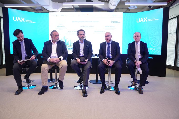 ActivosEP's tweet photo. @uaxuniversidad @MADRID La primera mesa de expertos, centrada en movilidad inteligente y transporte sostenible, trató elementos clave como la gestión de tráfico en tiempo real, el transporte público conectado o la accesibilidad universal.

#IICiudadesInteligentes https://t.co/omgiwnlIQc