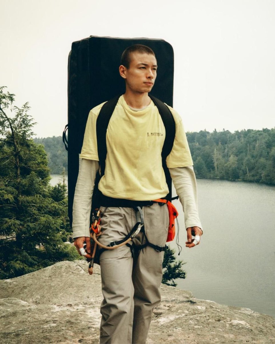 Neo2_Magazine's tweet photo. Zara expande su armario deportivo con un nuevo drop enfocado en el alpinismo y en los outdoors para verano… pero este también nos vale para actualizar nuestro armario urbano de gorp core. https://t.co/gJnQ5fGmOr https://t.co/tkX0Sl5fYH