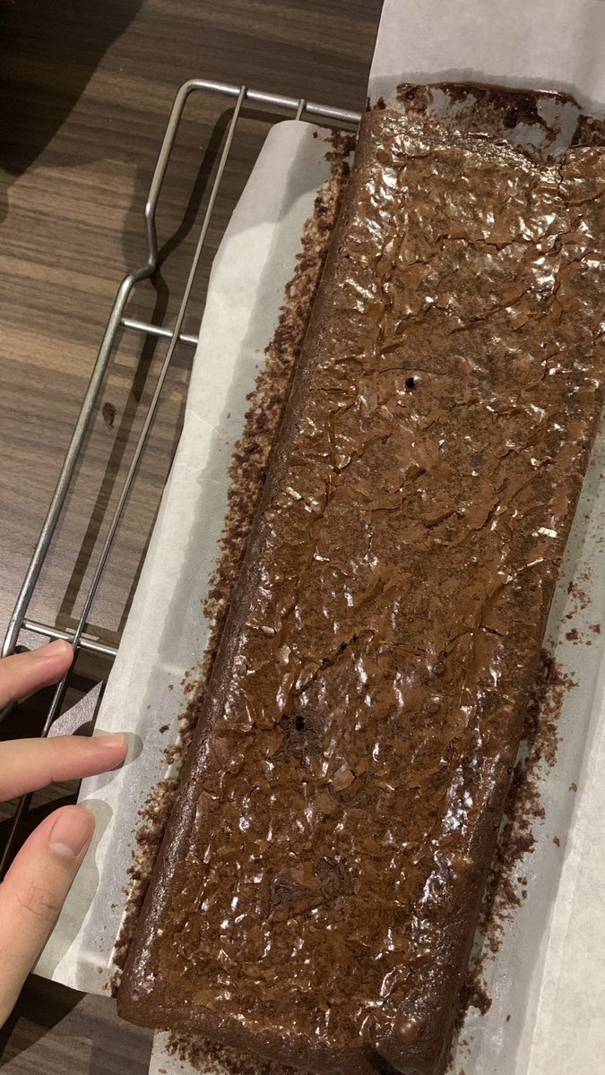 chaostudegf's tweet photo. siapa mau fudgy brownies??☝🏻🤤 https://t.co/AusTEDLu0b