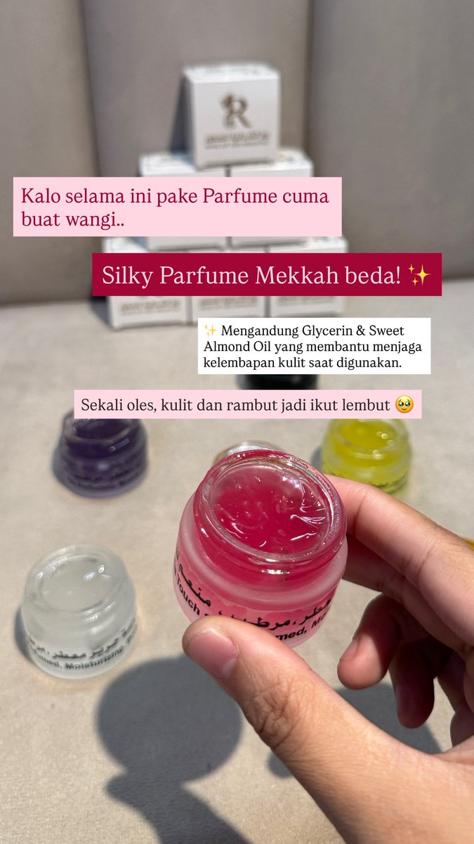 nsyrahsa's tweet photo. parfum kecil-kecil gini ternyata wanginya bisa awet 8 jam bahkan lebih.
padahal pakenya cuma dicolek sedikit terus dioles tipis ke kulit.
ini Silky Parfume Mekkah, parfum oles non-alkohol yang teksturnya mirip gel. https://t.co/See1pDiCD8