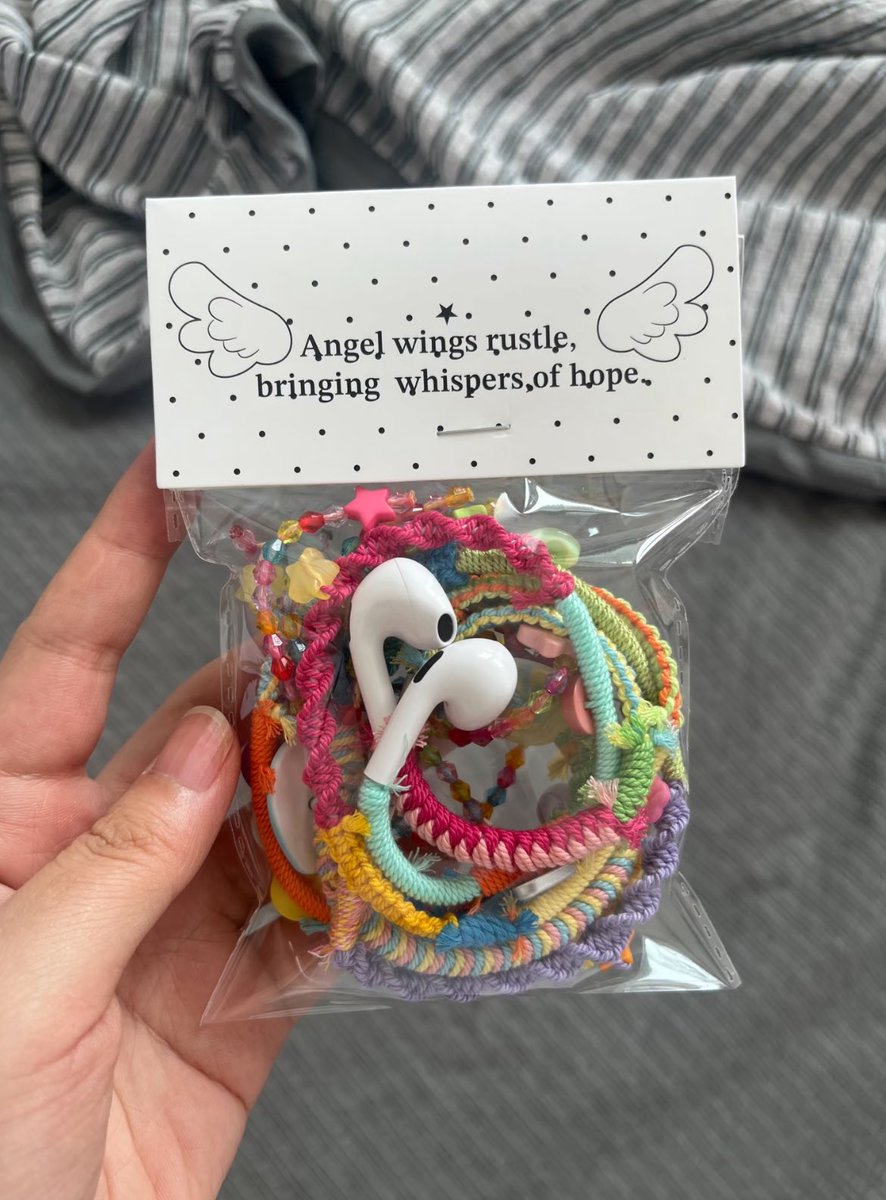 magleson's tweet photo. EH TERNYATA EARPHONES KABEL DI DEKOR PAKAI BENANG JADI SECANTIK INI? 🥹💗 https://t.co/Y7Bb7bAoQh
