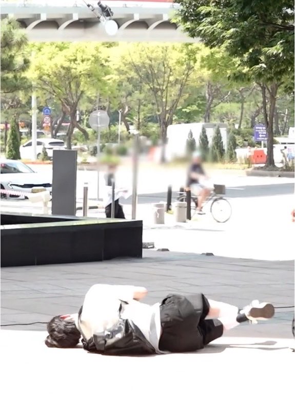 ifwiu_'s tweet photo. .. 립우는 여기 있어 엄마는 갈거야 https://t.co/J3FP8lytum