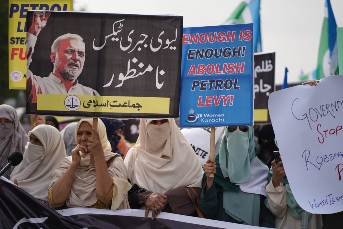 _21jul's tweet photo. #JIWomenAgainstPetrolLevy
Bhatta Levy NaManzoor https://t.co/EcxxfyVAB3
