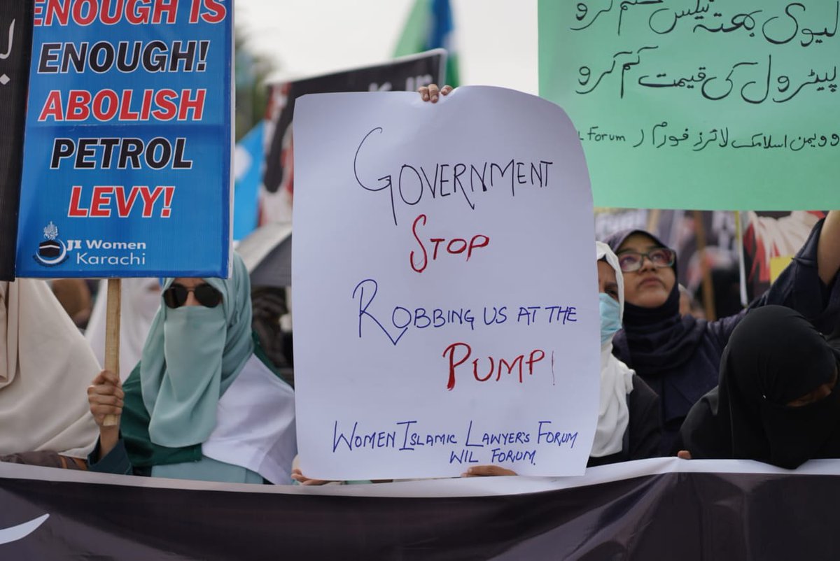 _21jul's tweet photo. #JIWomenAgainstPetrolLevy
Bhatta Levy NaManzoor https://t.co/EcxxfyVAB3