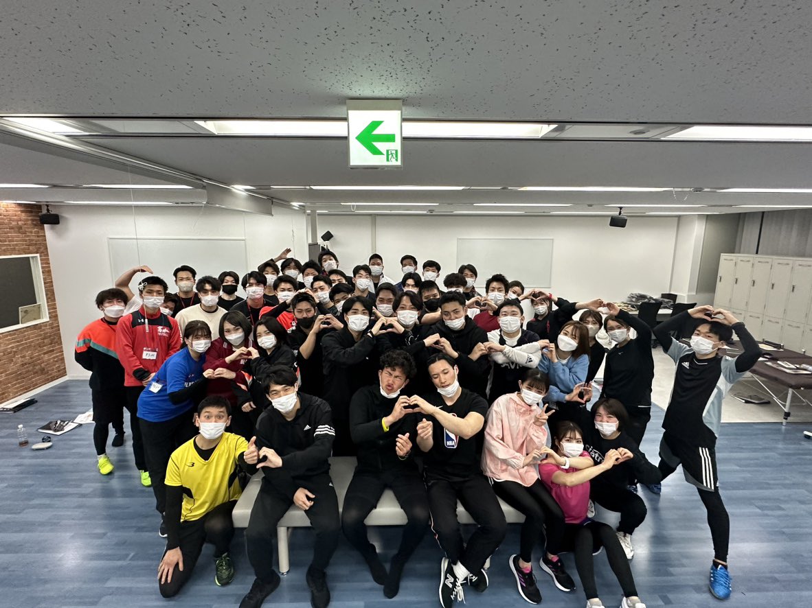 32wmwm23's tweet photo. お疲れ様です🦥

連投失礼します😄
8/1から淀屋橋odona店の店長に
着任いたしました四宮南です！

オープンスタッフとして４年間淀屋橋店で働かせていただいた経験や知識を活かしながらお客様のためにもっともっと成長し、考え行動し続けていきます！

#淀屋橋odona店 https://t.co/fQv46iBNat