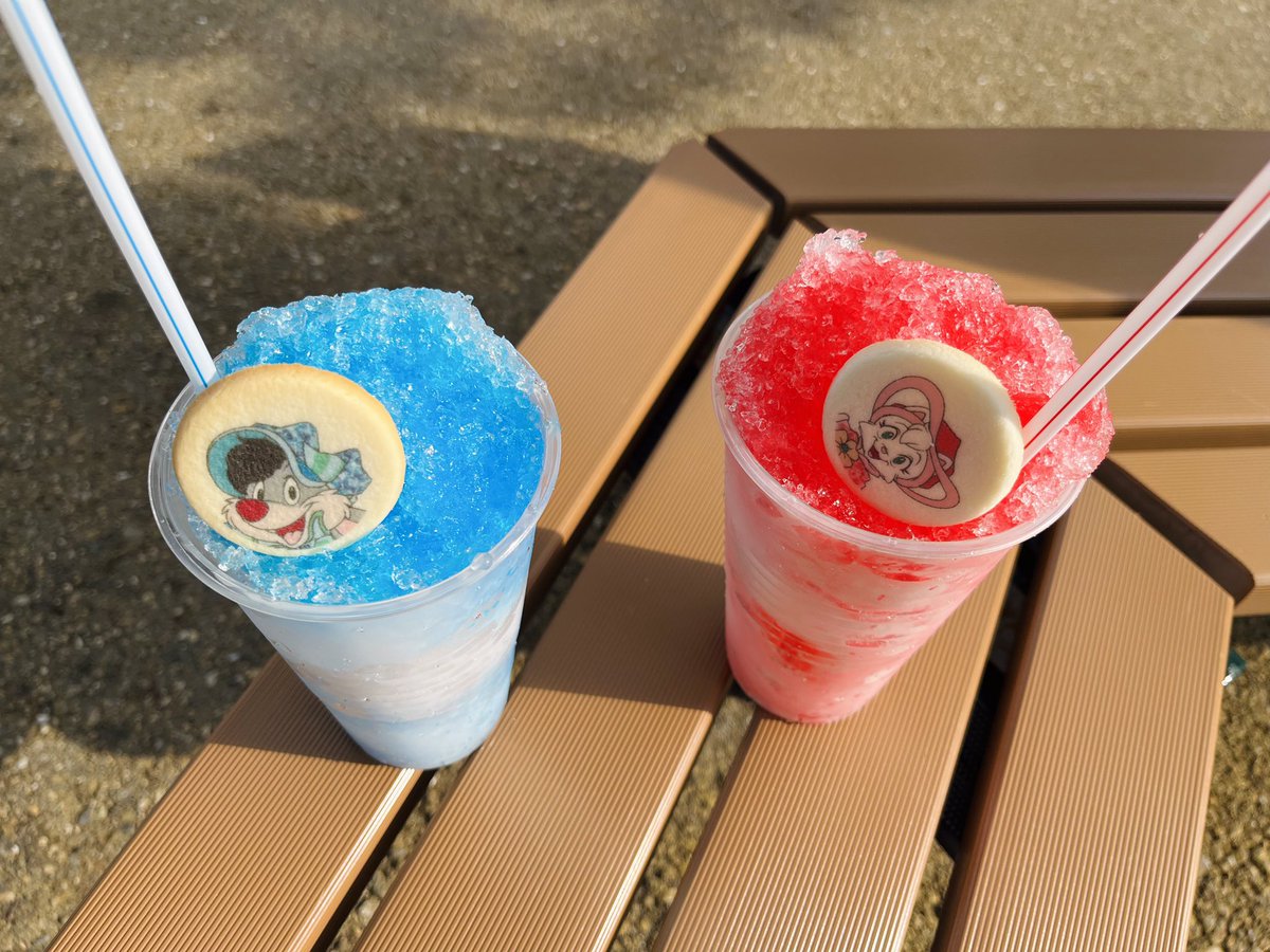 mgkso's tweet photo. 写真の続き
フラメンコショーの撮影フリータイム
のんびり休憩してたらアレハンドロとチョッキーがドナドナされて行った
フィエスタ広場へ続く赤いゲートが可愛い
かき氷食べて元気をチャージ！ https://t.co/mDffYL3gws