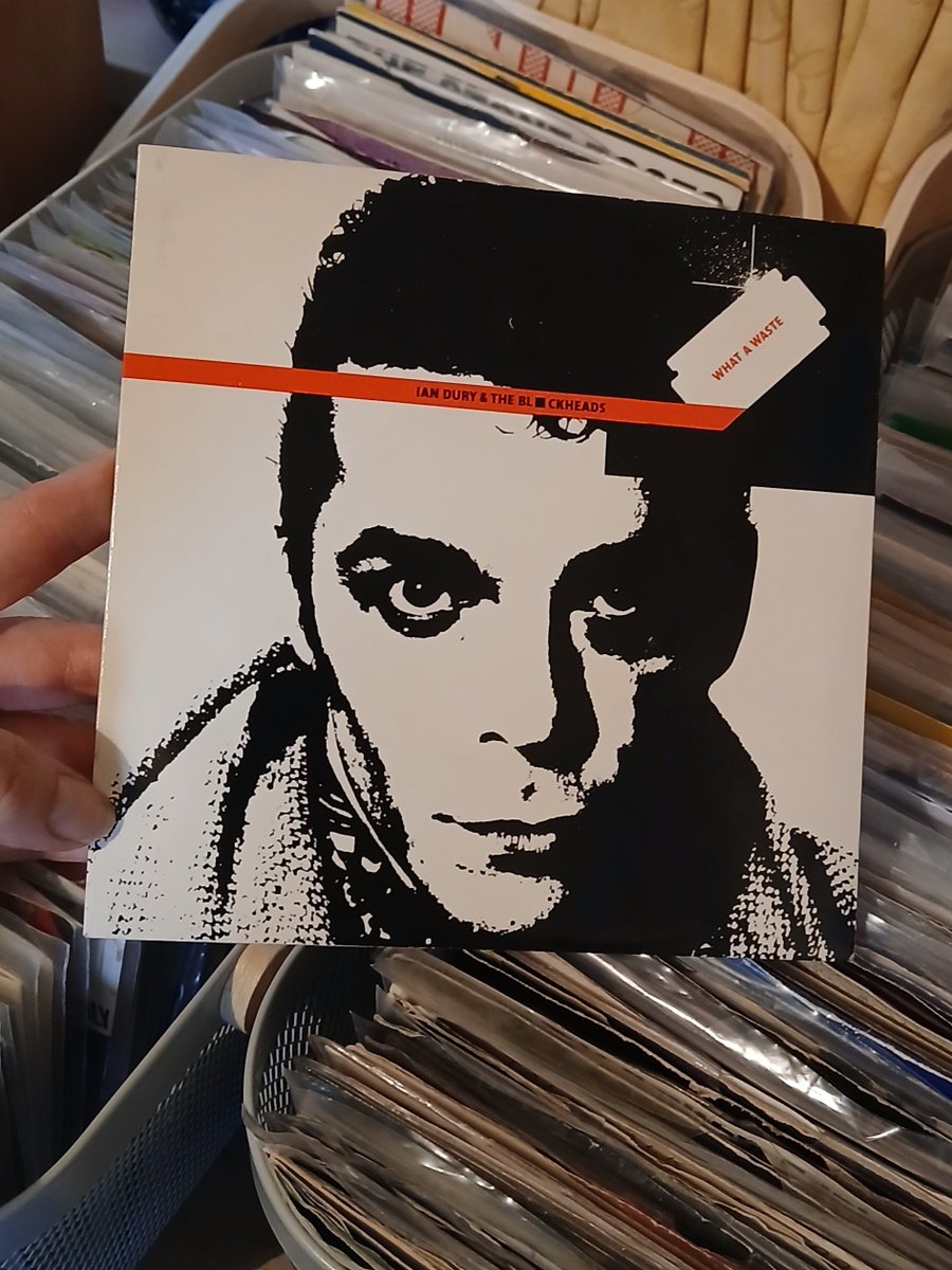 clairywairy88's tweet photo. "I could be a lawyer with stratagems and ruses, i could be a doctor with poultices and bruises, i could be a writer with a growing reputation, i could be the ticket-man at Fulham Broadway station.." 🧡 #WhatAWaste (1978) #IanDuryAndTheBlockheads Happy Monday and new week all.x 🧡 https://t.co/AEGL1aK0KU