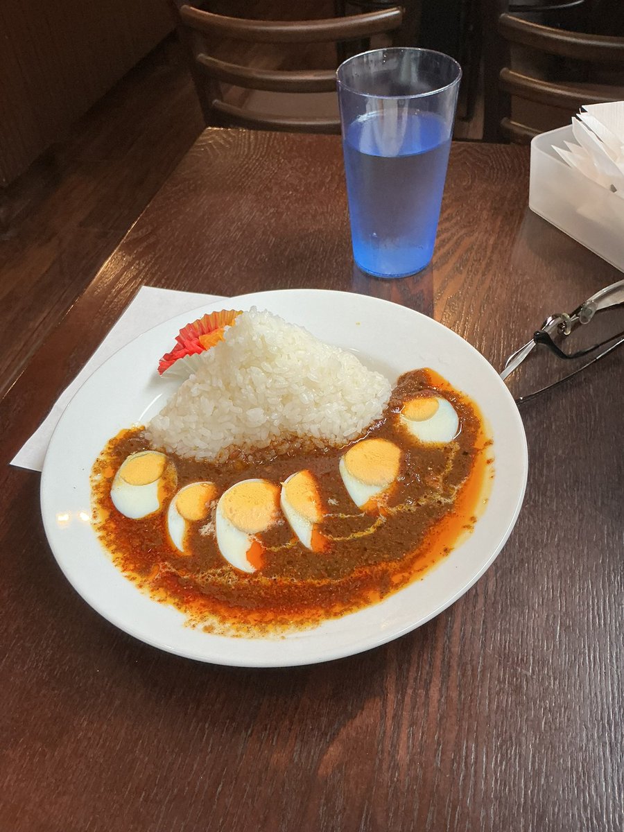 tomopoo's tweet photo. 今日は仕事お休みもらって昼前にアップルストア渋谷へ。ここは相変わらず気持ち良いホスピタリティです。修理で預けてる間にムルギー行ってカレーをいただき、トーホーシネマズで昨日買えなかったスパイダーマンのパンフを買い、シャレオツ路面店をいくつか冷やかして五反田に戻る。なんとも充実である https://t.co/tDOHlnix9v