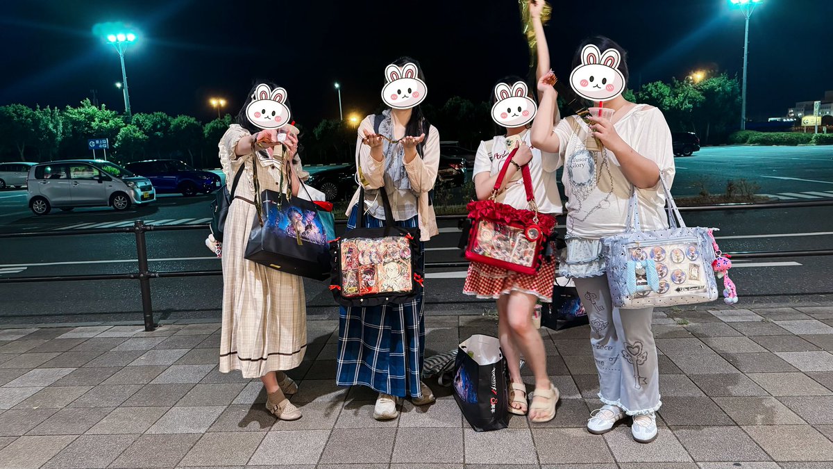 HaapaWb's tweet photo. 3日間最高に楽しかった😆
去年と同じメンツで同じ店に行って同じ場所で写真撮りました✨✨
優勝おおおおぉぉォオオ！！！！ https://t.co/xtg5M9f8xp
