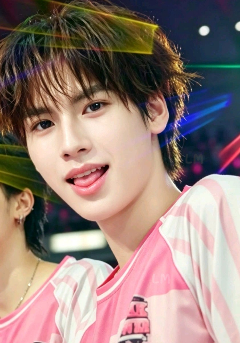 PearLLMMook's tweet photo. เข้าใจริวจินทุกอย่างทำไมถึงไม่ห่างแพทแถมยอมตามใจหมด เจอช้อตในคลิปพอทนแต่งภาพแล้วพอเลยไม่ไหว มาเทอร์ตายได้เลยนะเธอ~~😭😭 https://t.co/vGLHVMu8J9