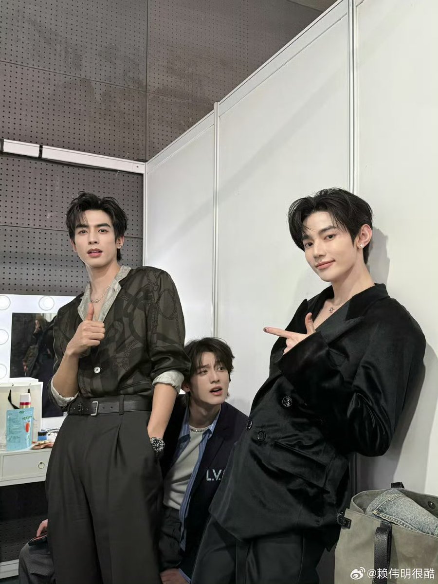 biolaboyss's tweet photo. remember that this iconic photo exists...
zhang hao, song weilong, and lai weiming 🤤 https://t.co/46MzVcbX2k