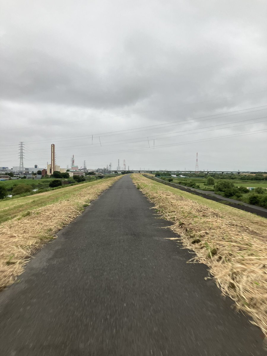 cycle_chiryoin's tweet photo. 練馬区の予報しか見ていなかったら、物見山周辺はしっかり雨。
それでも7年ぶりの物見山。
懐かしさとともに「こんなに近かった？こんなにラクだった？」という、久々に訪れた出身小学校が小さく見える現象を味わった。

次行く時は晴れの日にTTしたい https://t.co/O011hxJ4yq