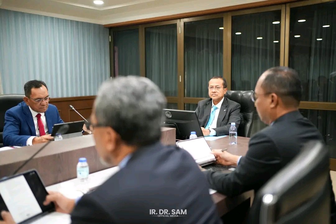 DrAhmadSamsuri's tweet photo. Sekitar Mesyuarat Ahli Lembaga Pengarah Lembaga Tabung Amanah Warisan Negeri Terengganu (LTAWNT).

Semoga segala perancangan dan keputusan yang dipersetujui dalam mesyuarat ini dapat dilaksanakan dengan sebaiknya seterusnya memperkukuh peranan LTAWNT dalam mengurus amanah serta aset warisan negeri secara berintegriti, mampan dan berdaya maju demi manfaat rakyat Terengganu.