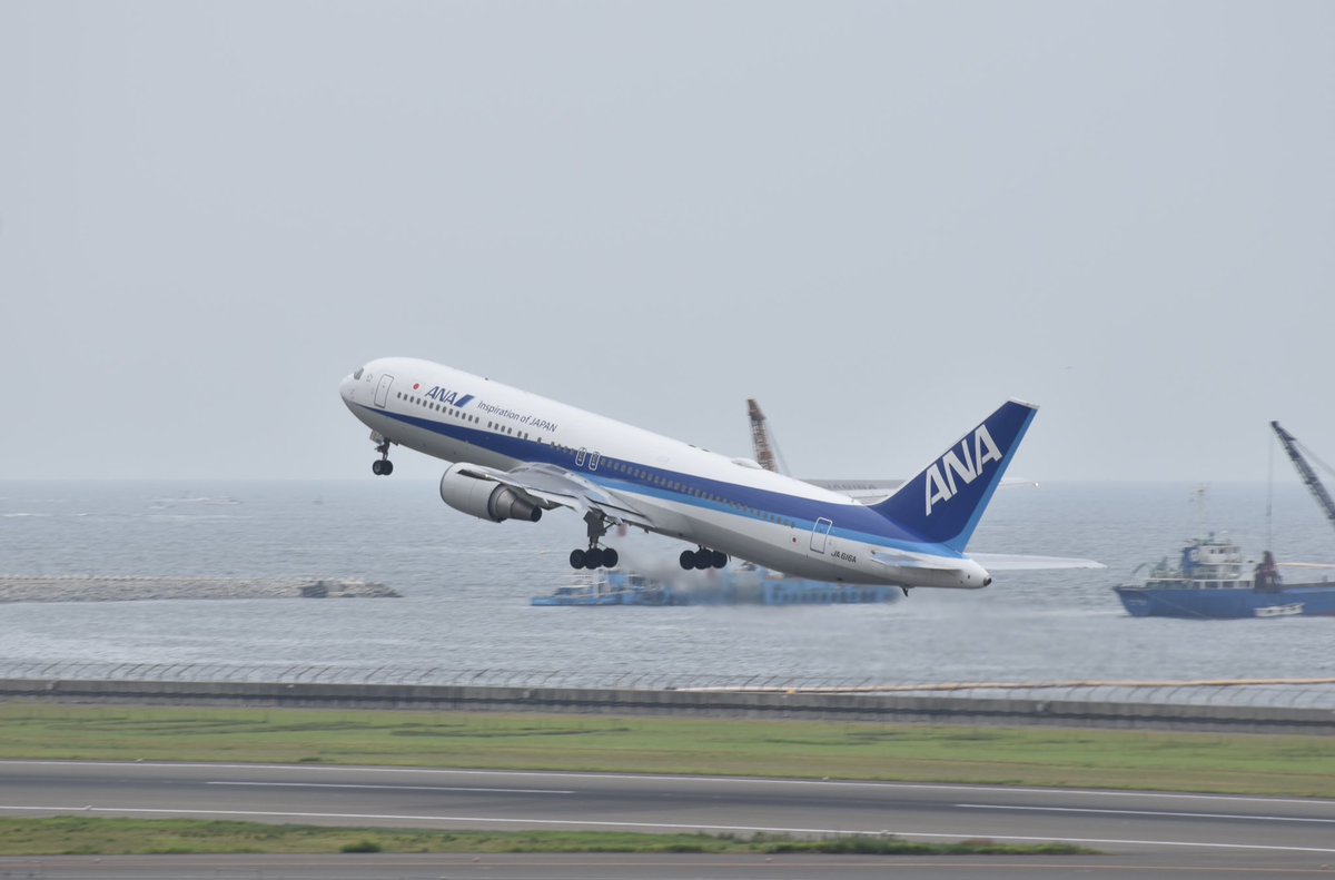 6627nena's tweet photo. 2026/8/3   中部国際空港
飛行機いろいろPart2
1枚目ANA303便 那覇空港行きB767-381（ER）JA616A
2枚目ANA703便 新千歳空港行きB767-381（ER）JA614A
3枚目JAL3103便 新千歳空港行きB737-846 JA331J
4枚目Jetstar381便 那覇空港行き A320-232 JA09JJ
 #中部国際空港 
 #ANA
 #JAL
 #jetstar https://t.co/SrIB0SNRYO