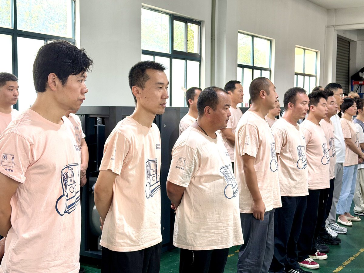 chanuncomp's tweet photo. โ๏ธ๐งCHANUN quality briefing before the workday begins โ reviewing standards, checking details, and making sure every compressor that leaves our factory meets the mark.๐ช
#chanun #compressedair #factory #equipment #CHANUNCompressor #diesel #autoworkshop
https://t.co/65mmyzpUtd https://t.co/sluShcP58R
