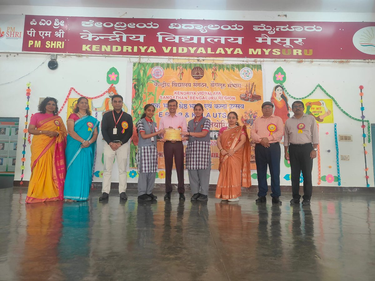 KVHASSAN3's tweet photo. 🏆 REGIONAL QUIZ - THIRD PLACE 🏆

PM SHRI KV Hassan shines! 🎓

Ms. Kruthika(10B) &amp; Ms. Geet Sharma (10B) secure 3rd position in Regional EBSB Quiz at KV Mysuru!

Congratulations! 💐✨

#PMShriKV #QuizCompetition #EBSBQuiz #ProudMoment https://t.co/z5RNAknAi0