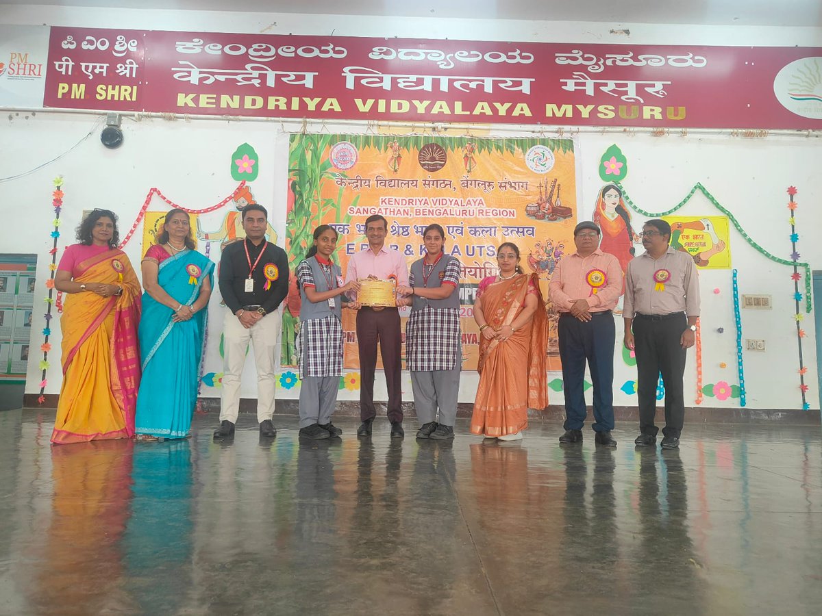 KVHASSAN3's tweet photo. 🏆 REGIONAL QUIZ - THIRD PLACE 🏆

PM SHRI KV Hassan shines! 🎓

Ms. Kruthika(10B) &amp; Ms. Geet Sharma (10B) secure 3rd position in Regional EBSB Quiz at KV Mysuru!

Congratulations! 💐✨

#PMShriKV #QuizCompetition #EBSBQuiz #ProudMoment https://t.co/z5RNAknAi0