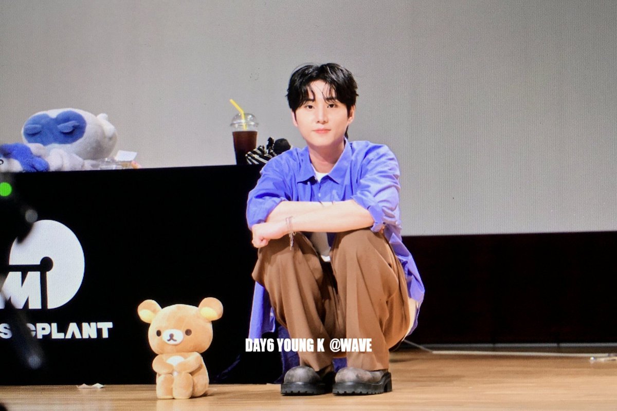 myday_dan's tweet photo. 퇴근하고 영현이 보고 싶다
으아아 집중이 안된다구요
우리 집 앞에서 이러고 기다리고 있으면 
누구보다 빨리 일할 수 있을거 같지~_~ https://t.co/MdjuG1TBLT