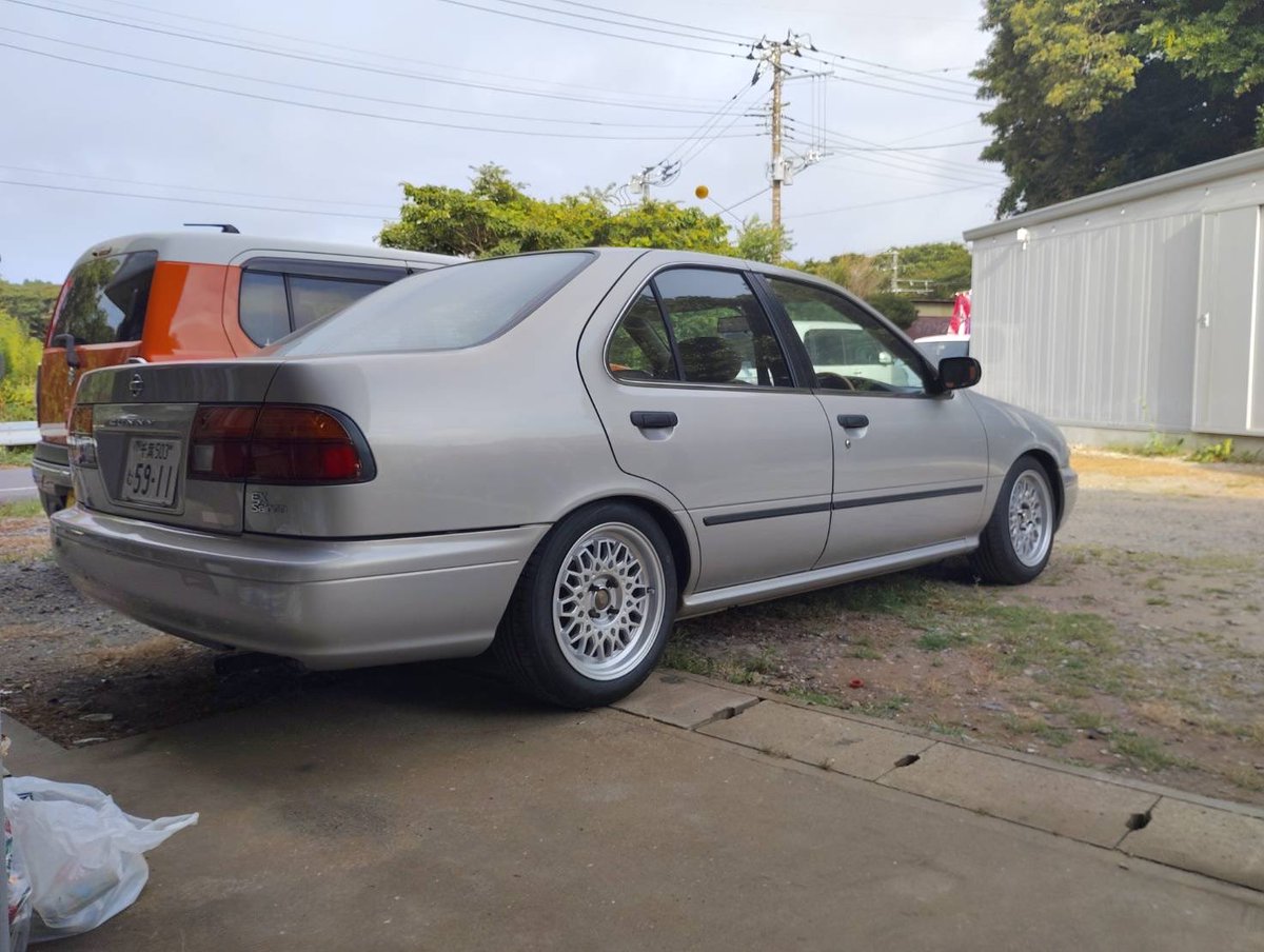 yuya_kf's tweet photo. 日産　サニー　B14
1.3リッター　5MT 6万9千キロ
改造点　車高調、ホイール、ハンドル、追加メーター
車高調とホイールはまだ着けて日が浅いのでピカピカです！
磨きと内装掃除済み
車検令和9年7月まで
68万円でお願いします🤲
もし気になる方がいましたらDMか公式LINEに連絡をよろしくお願いします！ https://t.co/Mdi0N6y5sU