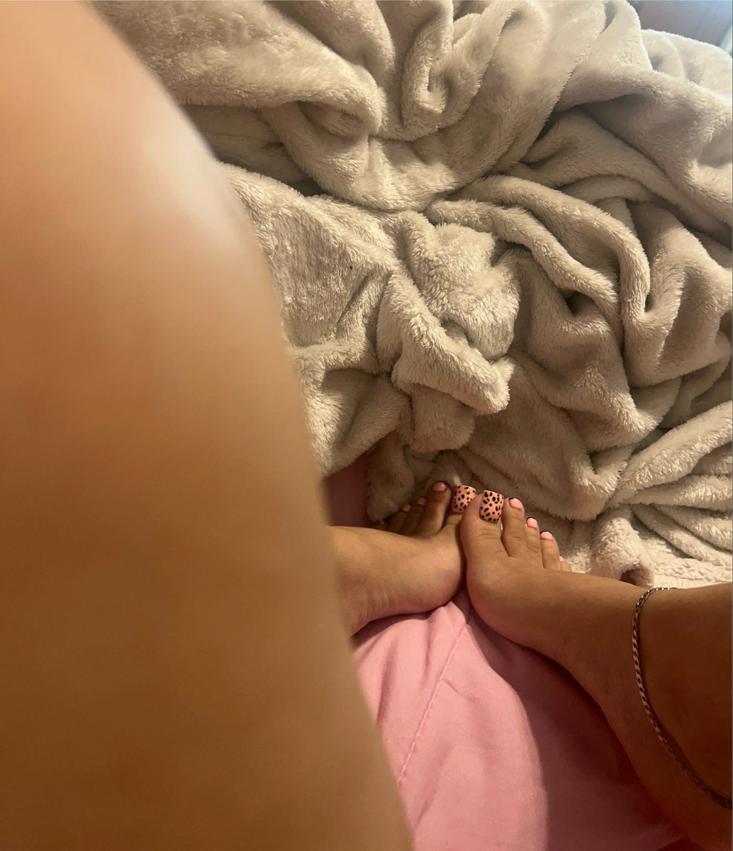 ppediprincess's tweet photo. prettiest feet😇 #feet #feetfetısh #toes #pedicure https://t.co/md3b707NGr