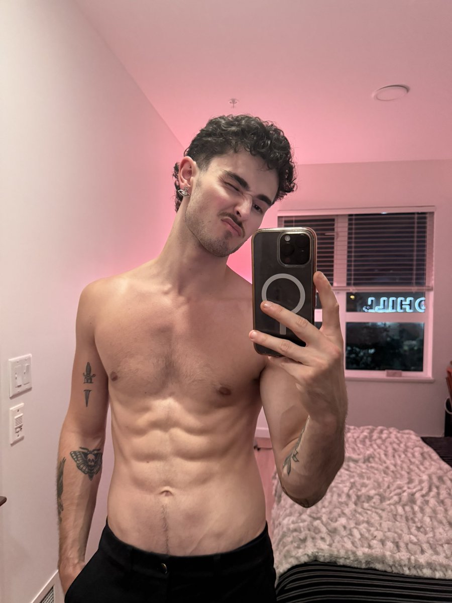 thatboymattt's tweet photo. Just got home from work, have a good workout planned for tomorrow ���🙌🏼 https://t.co/8vVTRyNLlq