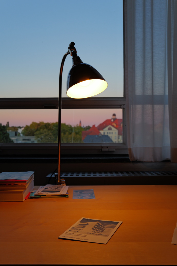 ElidaSockalosky's tweet photo. Pulling another late shift at the desk  The office lights are the only ones still on in the block. https://t.co/CU9eJZvgHZ