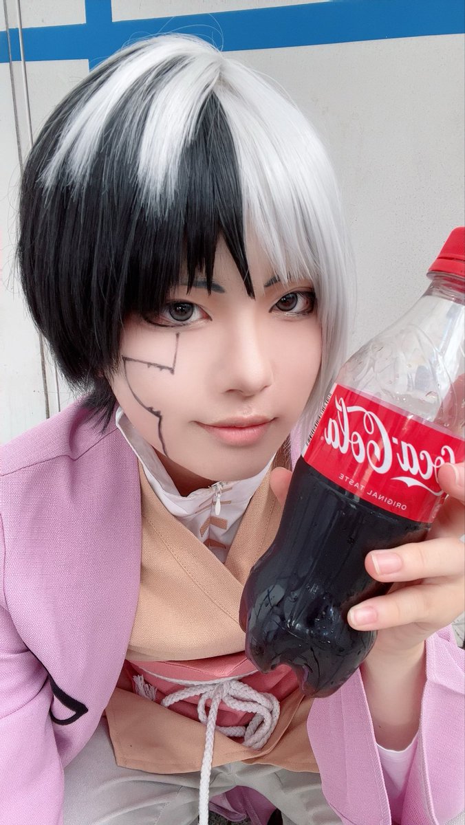 toroi_cos's tweet photo. 🃏cos
お借りしたコーラ.･゜ https://t.co/ANKgI3aeyW