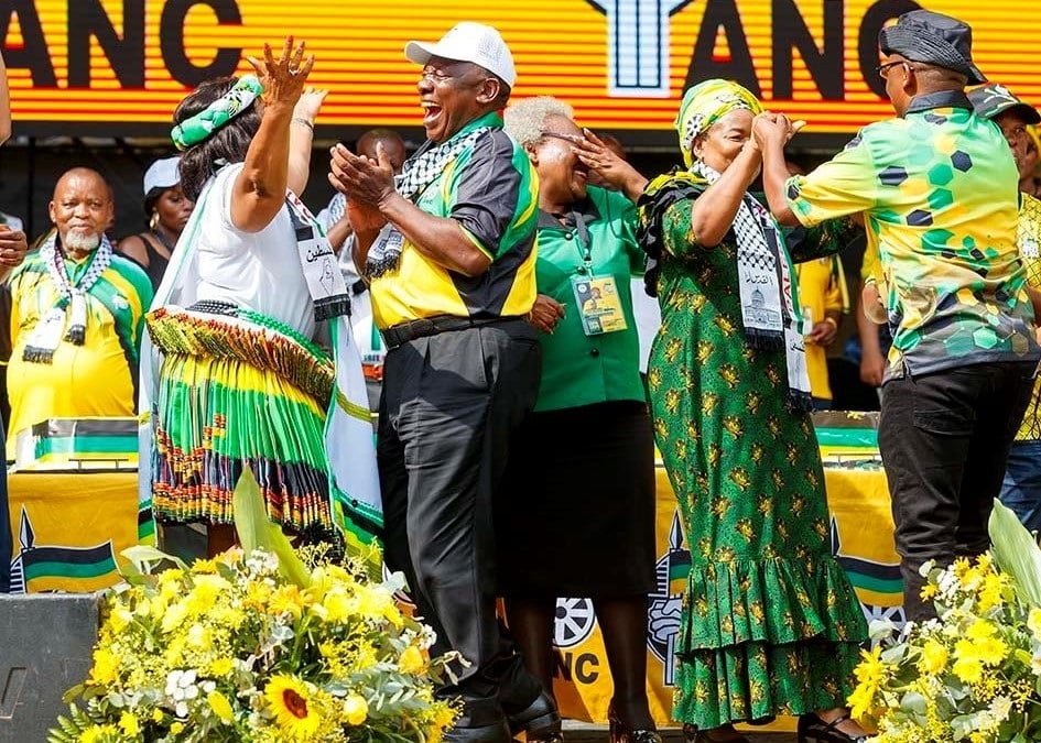 FaraiMazhindu's tweet photo. ANC cadres do not only dominate mining; they dominate every profitable sector in South Africa, as if they are the only black people BBBEE is meant to empower.

This chokehold extends across government tenders, procurement, construction, IT, municipal services, and infrastructure contracts, because BEE scorecards are mandatory.

State owned giants like Eskom, Transnet, PRASA, and SAA serve as the primary engines of this wealth extraction.

Under the guise of BEE, appointments and contracts are directly linked to deep seated corruption. Under the Mining Charter, ownership requirements do not help broad-based communities; they exclusively enrich a small, politically connected group of black shareholders.

This BEE model does not create new industries or new wealth; it simply transfers existing shareholdings to elite political insiders.

A tiny, recurring group of individuals appears across almost every major transaction.

They receive massive equity with zero personal capital investment. This is crony capitalism with a black face.

When they cannot buy their way in, they use fronting, installing black individuals or shell entities as nominal owners to tick BEE boxes, while real control and profit sit elsewhere. This is rampant in construction and service tendering.

BBBEE is working exactly as it is meant to.

Wherever race based economics and laws are applied, state capture, looting, and corruption flourish. The economy suffers, and ordinary people pay the price.