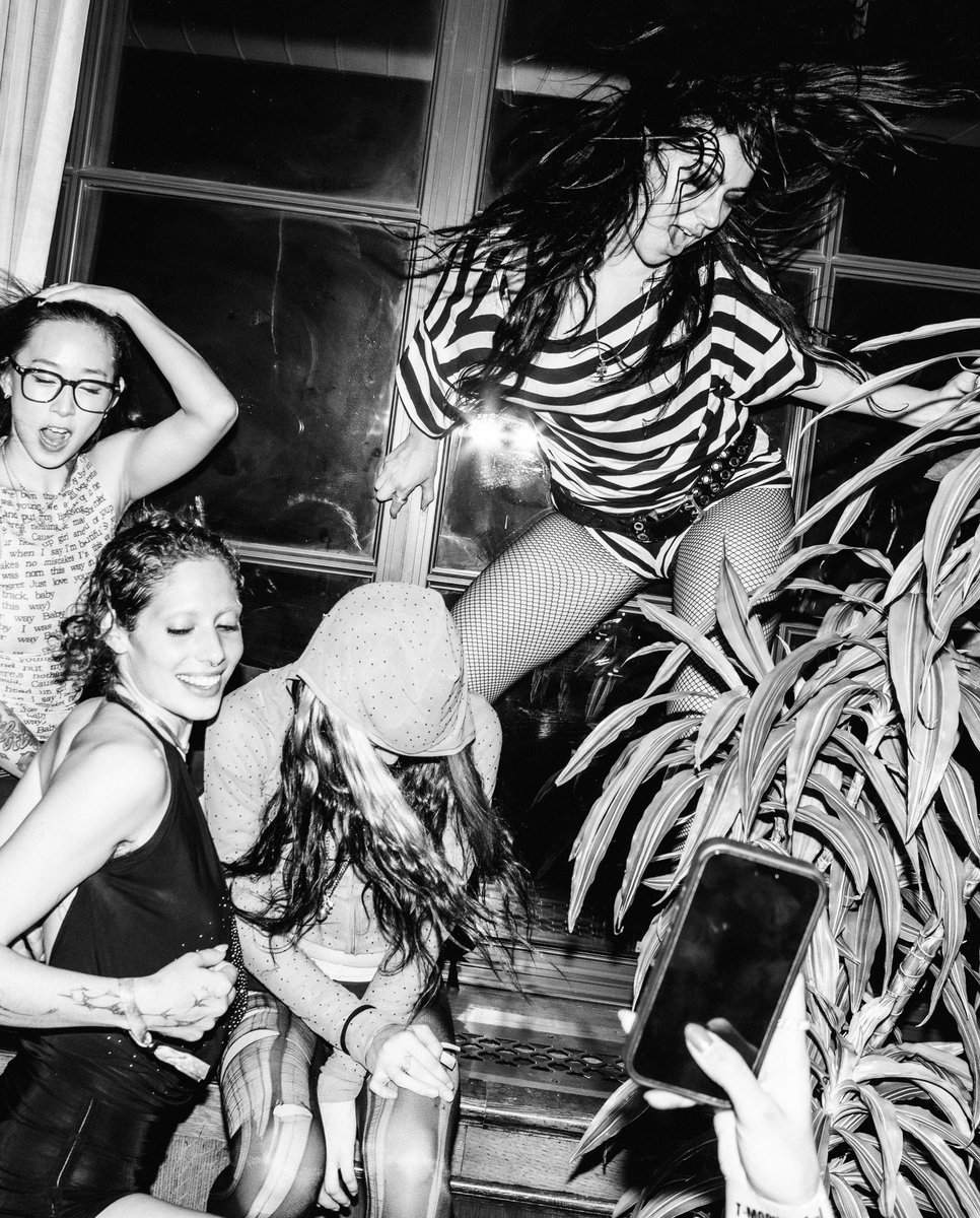 1989healy's tweet photo. This is so skins 2007 https://t.co/gfNQMNzLhe