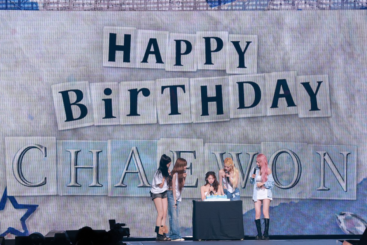 mag_ray's tweet photo. 【#LE_SSERAFIM】
横浜公演DAY2レポ🪩
✧⋄⋆⋅⋆⋄✧⋄⋆⋅⋆⋄✧

💖「好きすぎて滅！」にドはまり！
🎂#KIMCHAEWON のバースデーサプライズ
💌ラストコメント全文掲載

熱気あふれるライブの様子をCHECK✨
👉🏻https://t.co/Rjkr9SbSCa

#PUREFLOW_IN_JAPAN 
@le_sserafim_jp @IM_LESSERAFIM https://t.co/3Q0WcRWQAE
