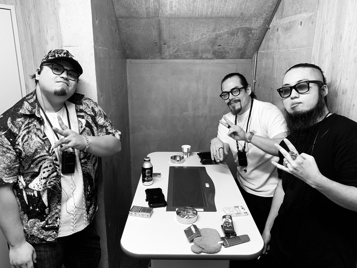 KiRyu_doLce's tweet photo. 月寄り定例会.

（収録の休憩時間） https://t.co/jqqguUyM9X