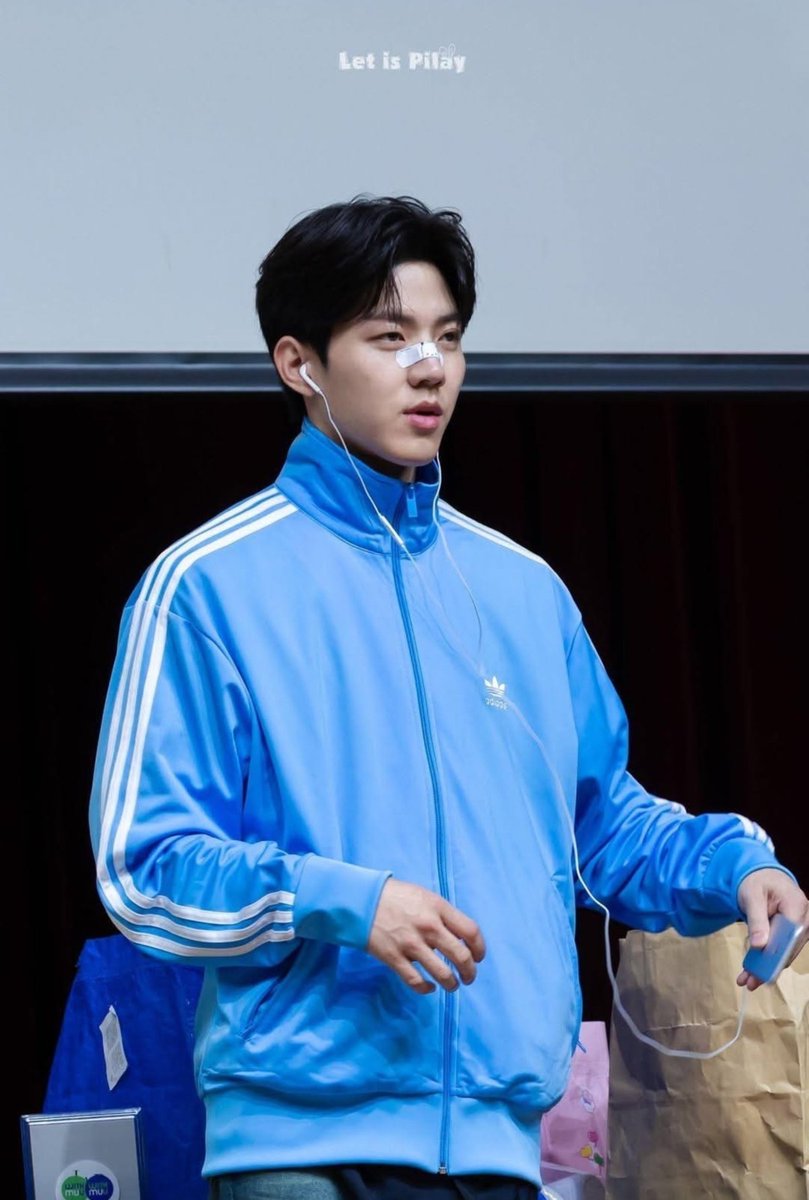 xcloveria's tweet photo. blue really is dowoon's personal color 💙🩵 https://t.co/z7LxUqeIUi