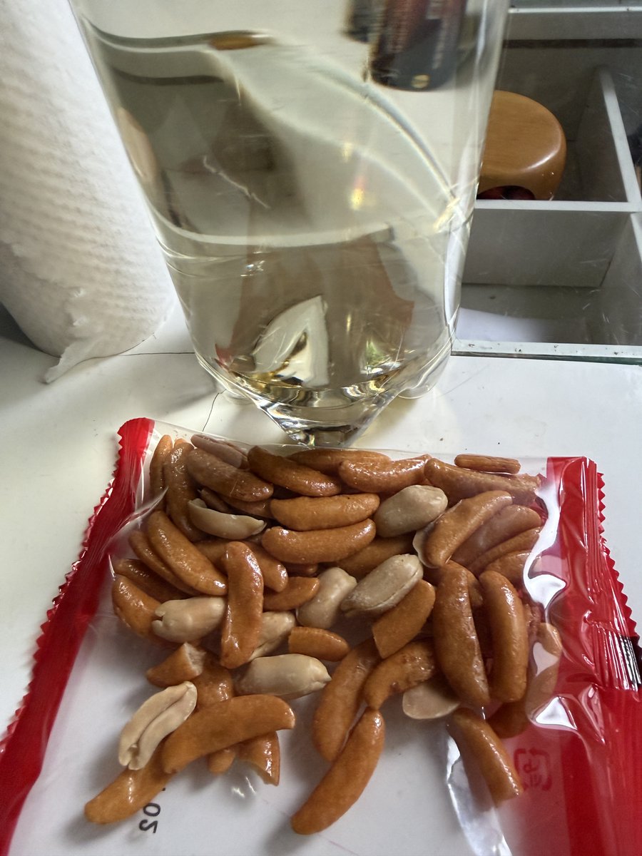 aperitivo07's tweet photo. 尿瓶ハイボール
乾杯 https://t.co/0JBMSgkWZf